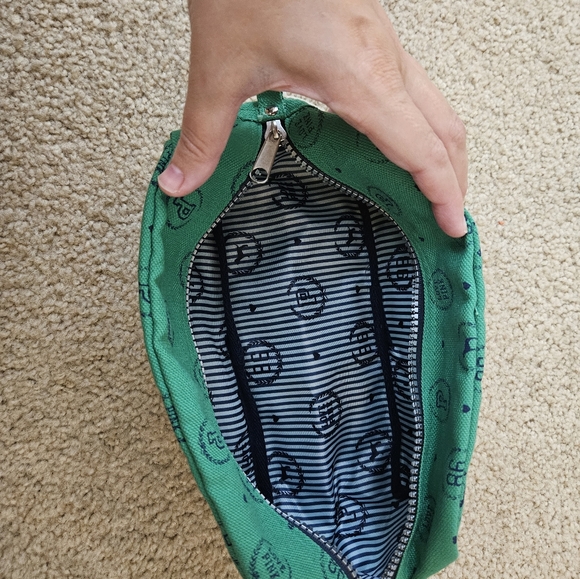 Victoria's Secret PINK Green Zipper Pouch with Logo New with Tags - Picture 12 of 12